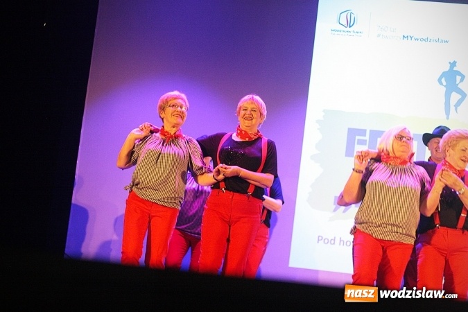 Zdjęcie w galerii na portalu naszwodzislaw.com: 160 seniorów na deskach Wodzisławskiego Centrum Kultury  wiadomości z regionu
