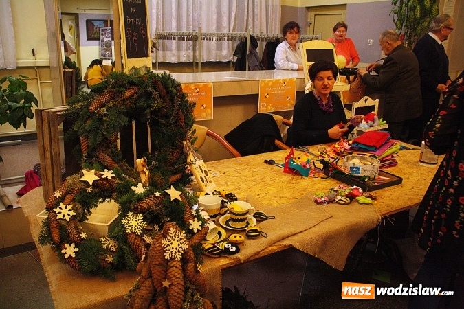 Zdjęcie w galerii na portalu naszwodzislaw.com: Jarmark Pszczeli cieszył się sporym zainteresowaniem  wiadomości z regionu