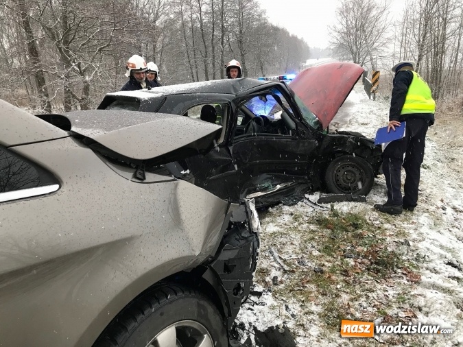 Zdjęcie w galerii na portalu naszwodzislaw.com: Zderzenie opla z mercedesem w Rzuchowie wiadomości z regionu