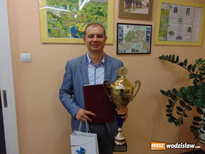 Zdjęcie w galerii na portalu naszwodzislaw.com: Nagrody indywidualne za osiągnięcia w dziedzinie sportu wręczone. W Godowie nagrodzili najlepszych  wiadomości z regionu