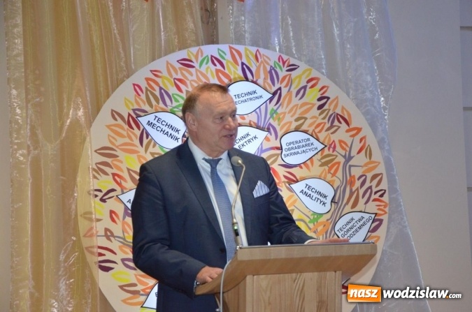 Zdjęcie w galerii na portalu naszwodzislaw.com: W PCKZiU otwarto nową siłownię na świeżym powietrzu wiadomości z regionu