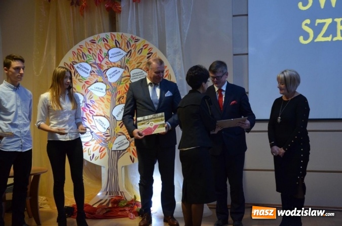 Zdjęcie w galerii na portalu naszwodzislaw.com: W PCKZiU otwarto nową siłownię na świeżym powietrzu wiadomości z regionu