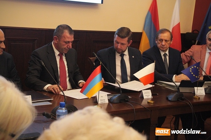 Zdjęcie w galerii na portalu naszwodzislaw.com: Wodzisław gości delegację z miasta partnerskiego w Armenii. Podpisano umowę o współpracy  wiadomości z regionu