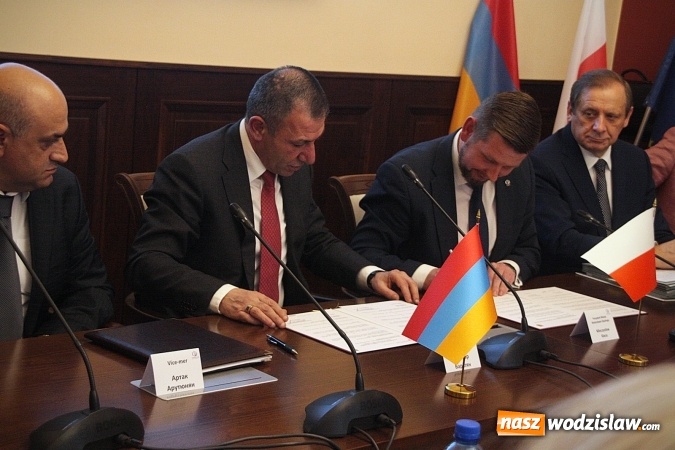 Zdjęcie w galerii na portalu naszwodzislaw.com: Wodzisław gości delegację z miasta partnerskiego w Armenii. Podpisano umowę o współpracy  wiadomości z regionu