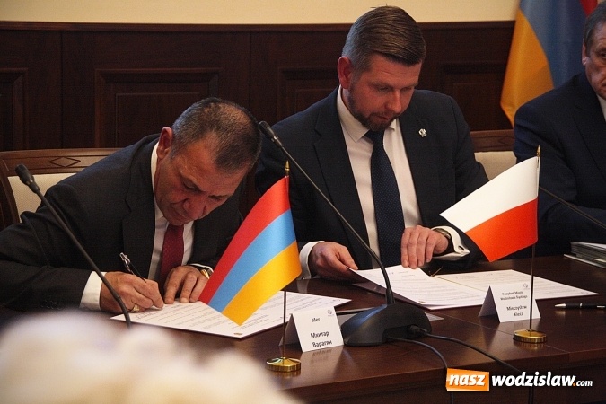 Zdjęcie w galerii na portalu naszwodzislaw.com: Wodzisław gości delegację z miasta partnerskiego w Armenii. Podpisano umowę o współpracy  wiadomości z regionu