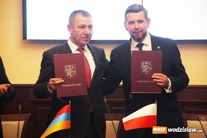 Zdjęcie w galerii na portalu naszwodzislaw.com: Wodzisław gości delegację z miasta partnerskiego w Armenii. Podpisano umowę o współpracy  wiadomości z regionu