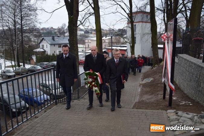 Zdjęcie w galerii na portalu naszwodzislaw.com: Mszana zadbała o grób ofiar Marszu Śmierci  wiadomości z regionu