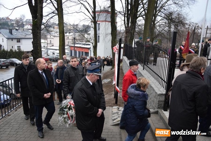 Zdjęcie w galerii na portalu naszwodzislaw.com: Mszana zadbała o grób ofiar Marszu Śmierci  wiadomości z regionu