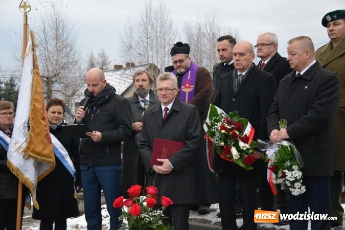 Zdjęcie w galerii na portalu naszwodzislaw.com: Mszana zadbała o grób ofiar Marszu Śmierci  wiadomości z regionu