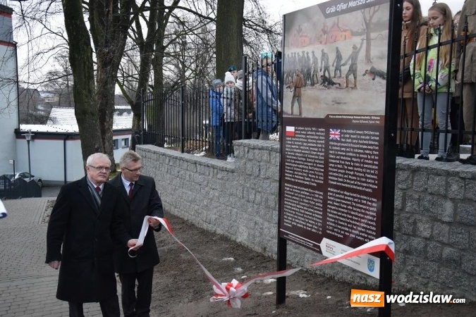 Zdjęcie w galerii na portalu naszwodzislaw.com: Mszana zadbała o grób ofiar Marszu Śmierci  wiadomości z regionu