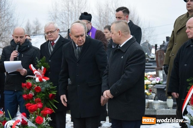 Zdjęcie w galerii na portalu naszwodzislaw.com: Mszana zadbała o grób ofiar Marszu Śmierci  wiadomości z regionu
