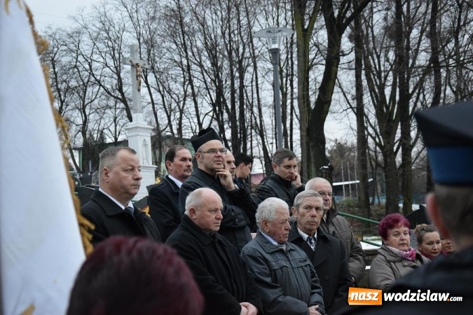 Zdjęcie w galerii na portalu naszwodzislaw.com: Mszana zadbała o grób ofiar Marszu Śmierci  wiadomości z regionu