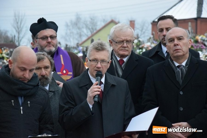 Zdjęcie w galerii na portalu naszwodzislaw.com: Mszana zadbała o grób ofiar Marszu Śmierci  wiadomości z regionu