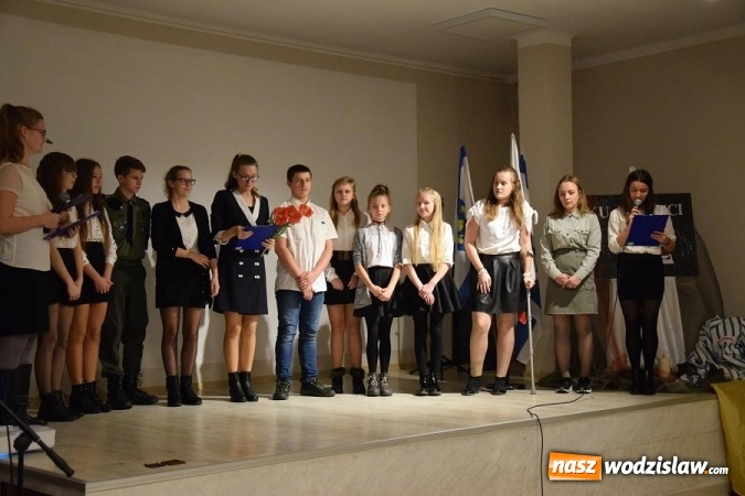 Zdjęcie w galerii na portalu naszwodzislaw.com: Mszana zadbała o grób ofiar Marszu Śmierci  wiadomości z regionu