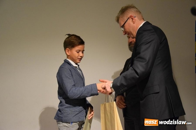 Zdjęcie w galerii na portalu naszwodzislaw.com: Mszana zadbała o grób ofiar Marszu Śmierci  wiadomości z regionu