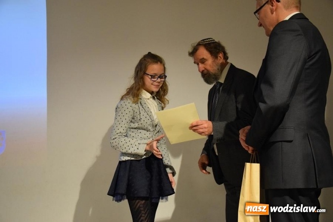 Zdjęcie w galerii na portalu naszwodzislaw.com: Mszana zadbała o grób ofiar Marszu Śmierci  wiadomości z regionu