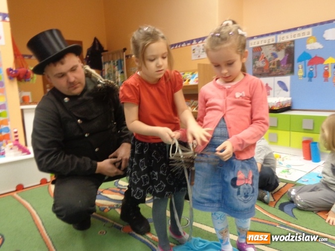 Zdjęcie w galerii na portalu naszwodzislaw.com: Dzieci dowiedziały się o szkodliwości dymu z kominów domowych i pieców grzewczych  wiadomości z regionu