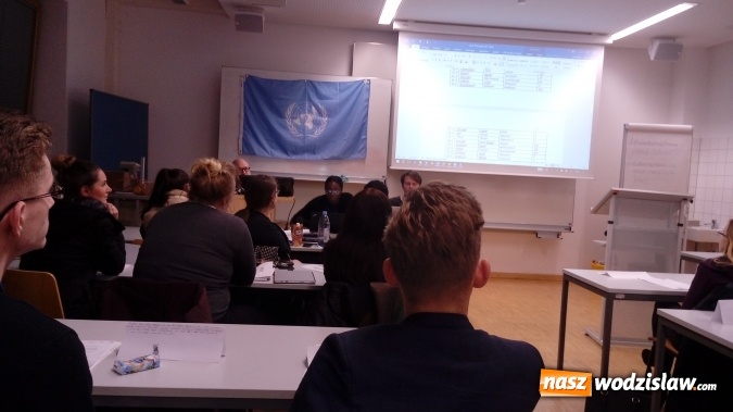 Zdjęcie w galerii na portalu naszwodzislaw.com: Uczniowie ZST i II LO wzięli udział w obradach młodzieżowej Rady ONZ wiadomości z regionu