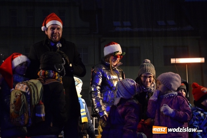 Zdjęcie w galerii na portalu naszwodzislaw.com: Bożonarodzeniowy jarmark oficjalnie otwarty. Na początek spotkanie z Mikołajem! wiadomości z regionu