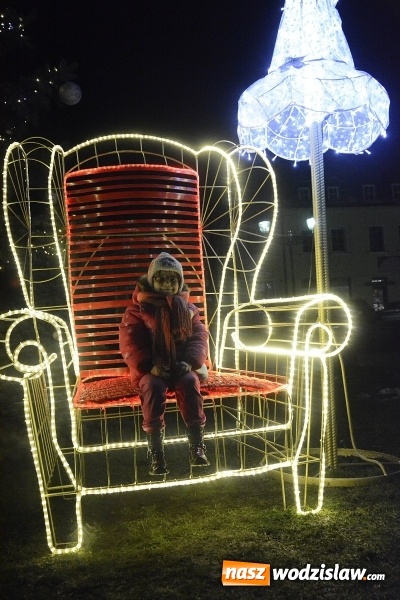 Zdjęcie w galerii na portalu naszwodzislaw.com: Bożonarodzeniowy jarmark oficjalnie otwarty. Na początek spotkanie z Mikołajem! wiadomości z regionu