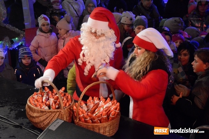 Zdjęcie w galerii na portalu naszwodzislaw.com: Bożonarodzeniowy jarmark oficjalnie otwarty. Na początek spotkanie z Mikołajem! wiadomości z regionu