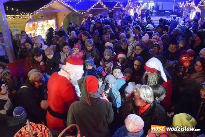 Zdjęcie w galerii na portalu naszwodzislaw.com: Bożonarodzeniowy jarmark oficjalnie otwarty. Na początek spotkanie z Mikołajem! wiadomości z regionu