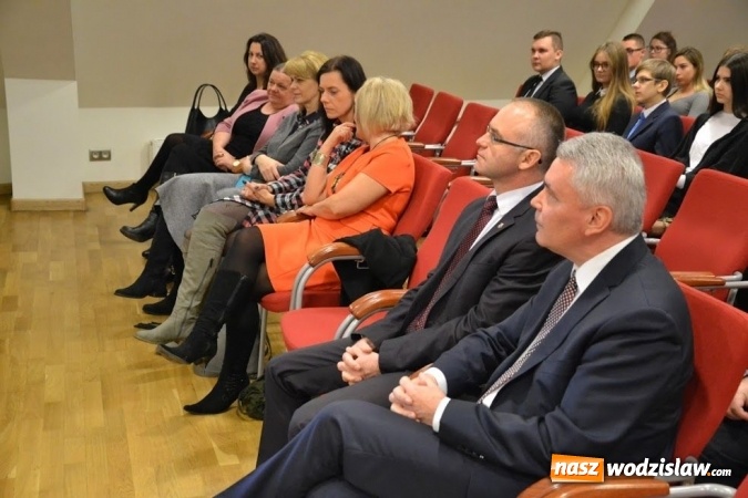 Zdjęcie w galerii na portalu naszwodzislaw.com: Stypendyści Prezesa Rady Ministrów. Uczniowie nagrodzeni  wiadomości z regionu