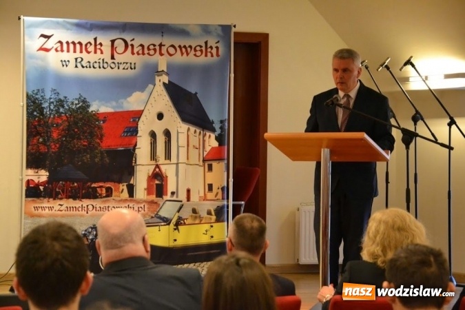 Zdjęcie w galerii na portalu naszwodzislaw.com: Stypendyści Prezesa Rady Ministrów. Uczniowie nagrodzeni  wiadomości z regionu