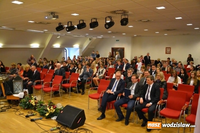 Zdjęcie w galerii na portalu naszwodzislaw.com: Stypendyści Prezesa Rady Ministrów. Uczniowie nagrodzeni  wiadomości z regionu