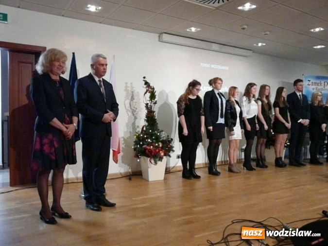 Zdjęcie w galerii na portalu naszwodzislaw.com: Stypendyści Prezesa Rady Ministrów. Uczniowie nagrodzeni  wiadomości z regionu