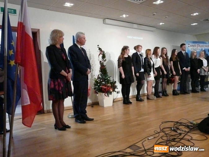 Zdjęcie w galerii na portalu naszwodzislaw.com: Stypendyści Prezesa Rady Ministrów. Uczniowie nagrodzeni  wiadomości z regionu