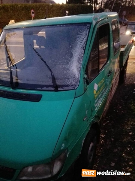 Zdjęcie w galerii na portalu naszwodzislaw.com:  Kokoszyce: Wpadł w poślizg i wjechał do rowu. Policja apeluje o rozważną jazdę!  wiadomości z regionu