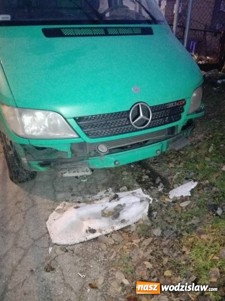 Zdjęcie w galerii na portalu naszwodzislaw.com:  Kokoszyce: Wpadł w poślizg i wjechał do rowu. Policja apeluje o rozważną jazdę!  wiadomości z regionu