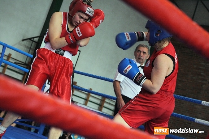 Zdjęcie w galerii na portalu naszwodzislaw.com: Boxing Day w Wodzisławiu Śląskim. Walczą i pomagają  wiadomości z regionu
