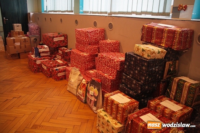 Zdjęcie w galerii na portalu naszwodzislaw.com: Szlachetna Paczka. 59 rodzin z naszego regionu otrzymało w tym roku pomoc  wiadomości z regionu