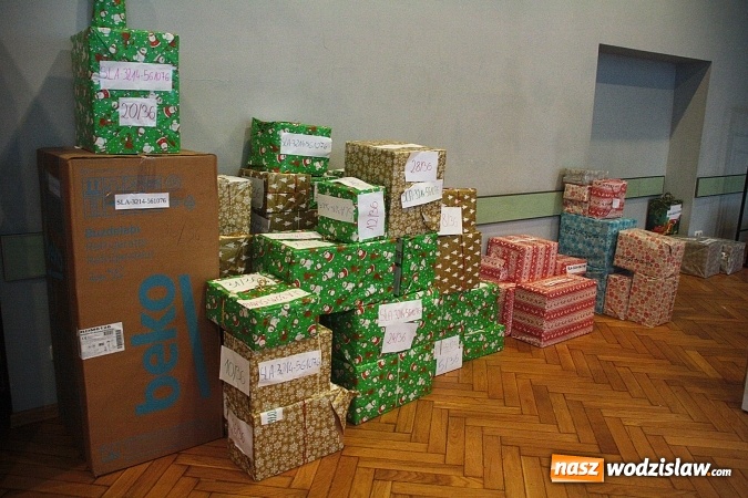 Zdjęcie w galerii na portalu naszwodzislaw.com: Szlachetna Paczka. 59 rodzin z naszego regionu otrzymało w tym roku pomoc  wiadomości z regionu