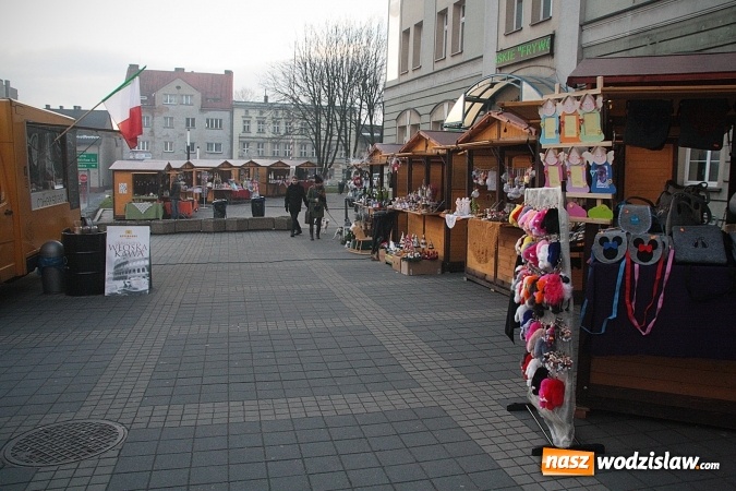 Zdjęcie w galerii na portalu naszwodzislaw.com: W Pszowie zrobiło się świątecznie. Jarmark rozpoczęty  wiadomości z regionu