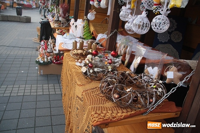 Zdjęcie w galerii na portalu naszwodzislaw.com: W Pszowie zrobiło się świątecznie. Jarmark rozpoczęty  wiadomości z regionu