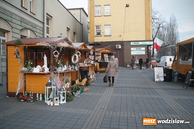 Zdjęcie w galerii na portalu naszwodzislaw.com: W Pszowie zrobiło się świątecznie. Jarmark rozpoczęty  wiadomości z regionu
