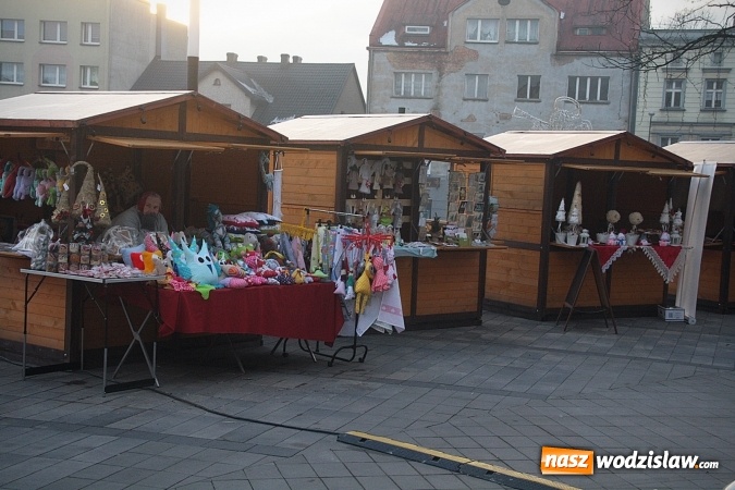 Zdjęcie w galerii na portalu naszwodzislaw.com: W Pszowie zrobiło się świątecznie. Jarmark rozpoczęty  wiadomości z regionu