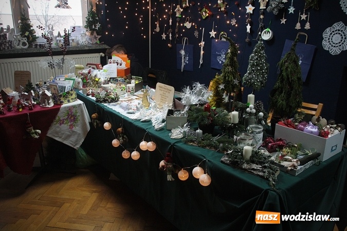 Zdjęcie w galerii na portalu naszwodzislaw.com: W Pszowie zrobiło się świątecznie. Jarmark rozpoczęty  wiadomości z regionu