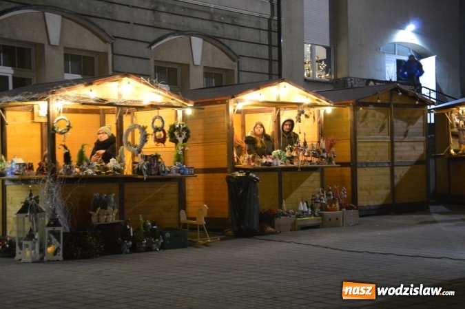 Zdjęcie w galerii na portalu naszwodzislaw.com: Pierwszy dzień Jarmarku Bożonarodzeniowego w Pszowie za nami wiadomości z regionu