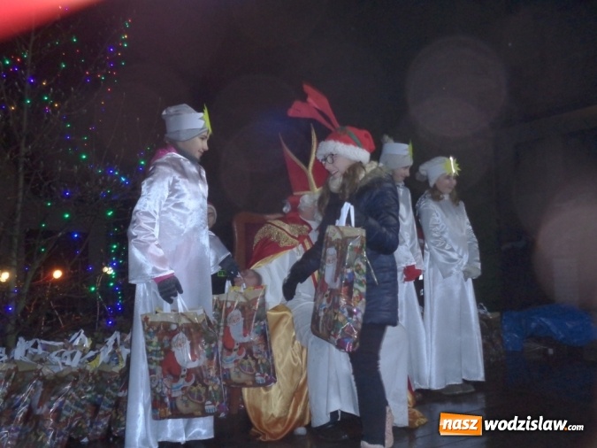 Zdjęcie w galerii na portalu naszwodzislaw.com: Mikołaj zawitał do ZSP numer 5  wiadomości z regionu