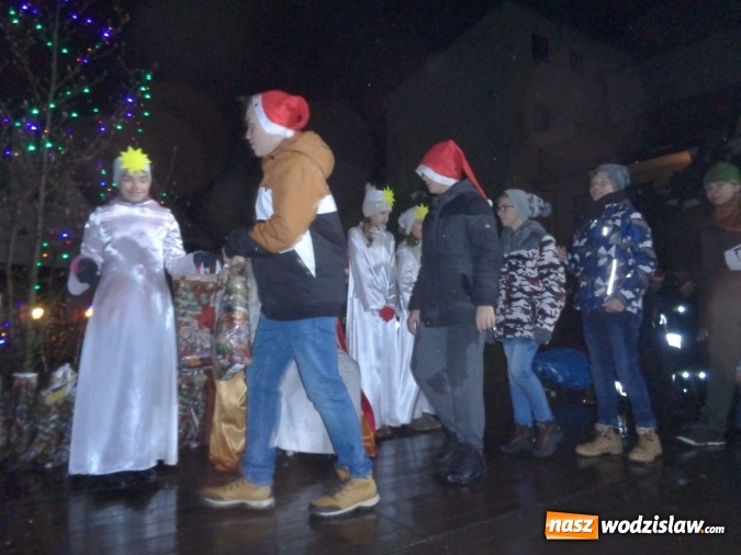 Zdjęcie w galerii na portalu naszwodzislaw.com: Mikołaj zawitał do ZSP numer 5  wiadomości z regionu