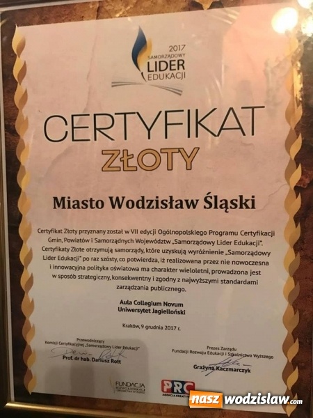 Zdjęcie w galerii na portalu naszwodzislaw.com: Nasze miasto z nagrodami. Samorządowy Lider Edukacji oraz Lider Bezpieczeństwa w Oświacie wiadomości z regionu