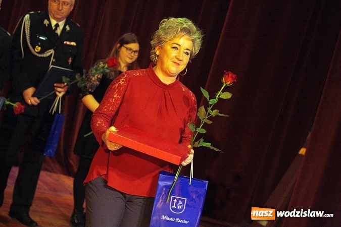 Zdjęcie w galerii na portalu naszwodzislaw.com: Oddają siebie dla innych. W Pszowie wyróżniono czterech wolontariuszy wiadomości z regionu