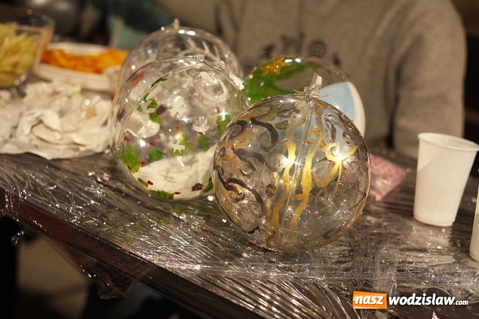 Zdjęcie w galerii na portalu naszwodzislaw.com: Zorganizowano konkurs na najładniejszą bombkę Bożonarodzeniową  wiadomości z regionu