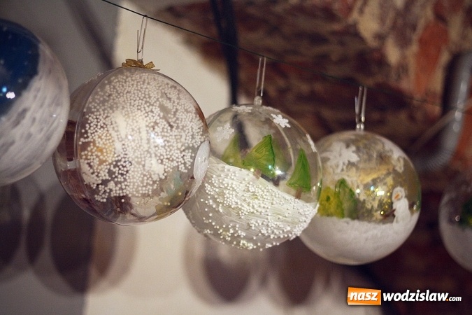 Zdjęcie w galerii na portalu naszwodzislaw.com: Zorganizowano konkurs na najładniejszą bombkę Bożonarodzeniową  wiadomości z regionu