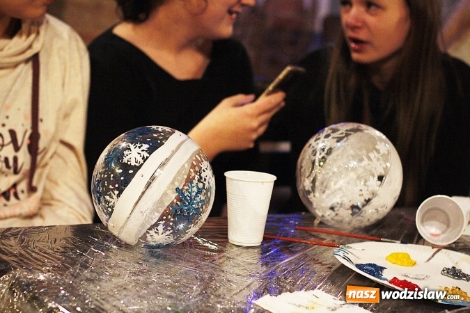 Zdjęcie w galerii na portalu naszwodzislaw.com: Zorganizowano konkurs na najładniejszą bombkę Bożonarodzeniową  wiadomości z regionu