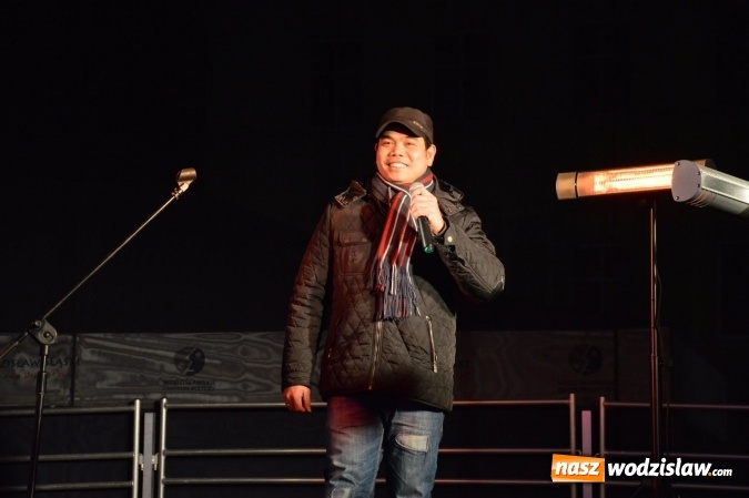 Zdjęcie w galerii na portalu naszwodzislaw.com: Finalista programu Mam Talent zaśpiewał na Wodzisławskim Jarmarku Bożonarodzeniowym  wiadomości z regionu